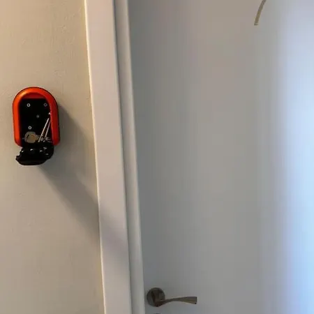 Smart Comfort Roomn7 With Private Bathroom In Location 250m * Limassol
